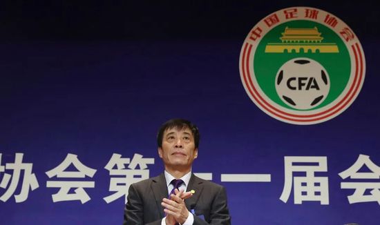 伯纳德·艾尔诺一脸懵逼，他没想到叶辰跑过来对自己的智商一通侮辱，结果这家伙竟然还先翻脸了。